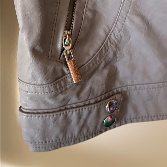 Jacket - Picture 2 of 4